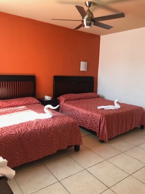 Basic Double Room, 2 Double Beds | Air conditioning - Hotel Avenida (Campeche)