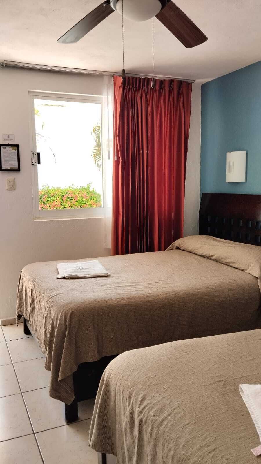 Chambre de base double, 2 lits doubles | Accès au Wi-Fi (inclus)