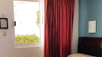 Chambre de base double, 2 lits doubles | Accès au Wi-Fi (inclus)