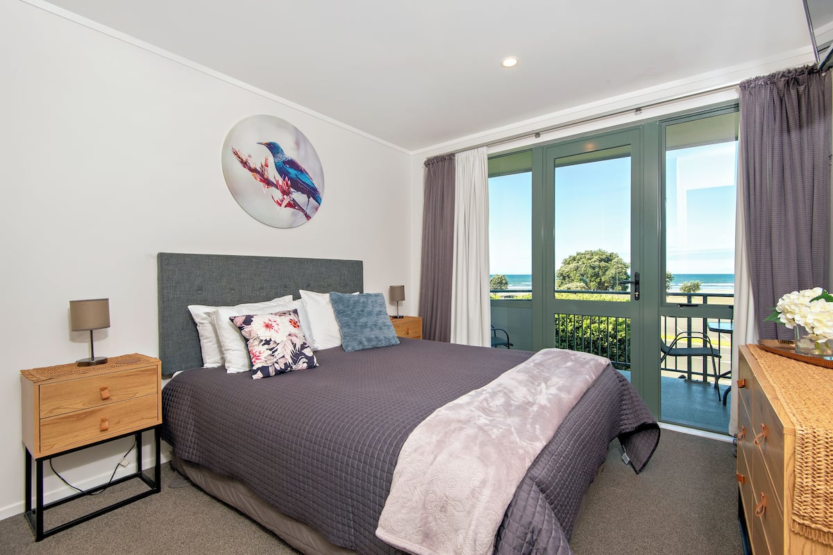 1 bedroom, individually decorated, individually furnished, soundproofing