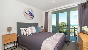 1 bedroom, individually decorated, individually furnished, soundproofing