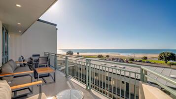 Deluxe Apartment, 1 Bedroom, Ocean View | Terrace/patio