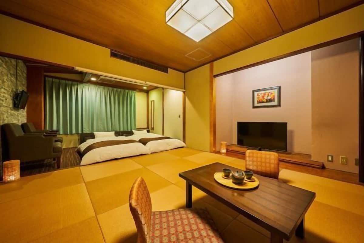 1 habitación, caja de seguridad en la habitación y escritorio