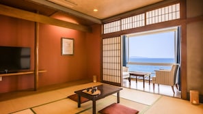 Quarto standard, para não fumantes (14 Tatami mats, 2 Rooms, with Bath) | Cofres nos quartos, escrivaninha, Wi-Fi de cortesia