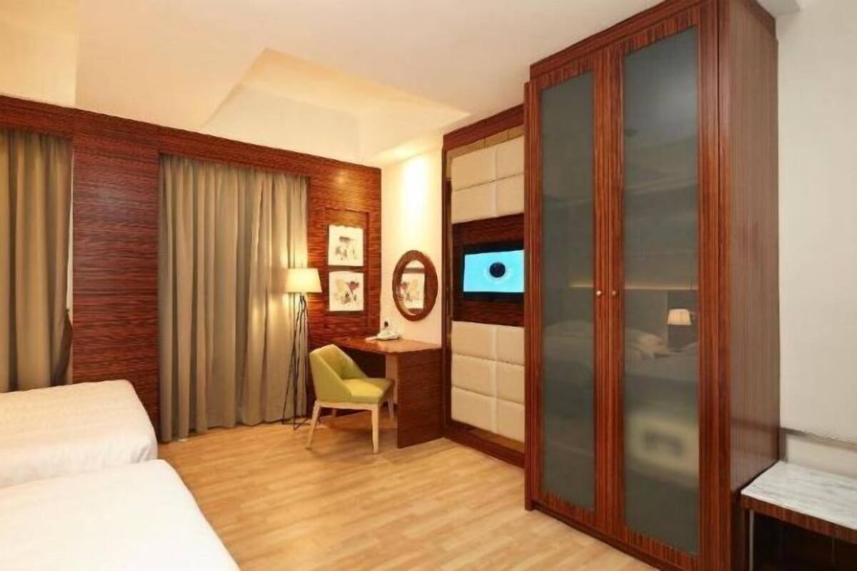 In-room safe, desk, laptop workspace, soundproofing