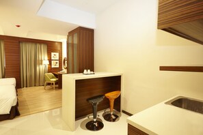 Premium Suite, 2 Queen Beds | Living area - Hotel Six Seasons (Kuala Lumpur)