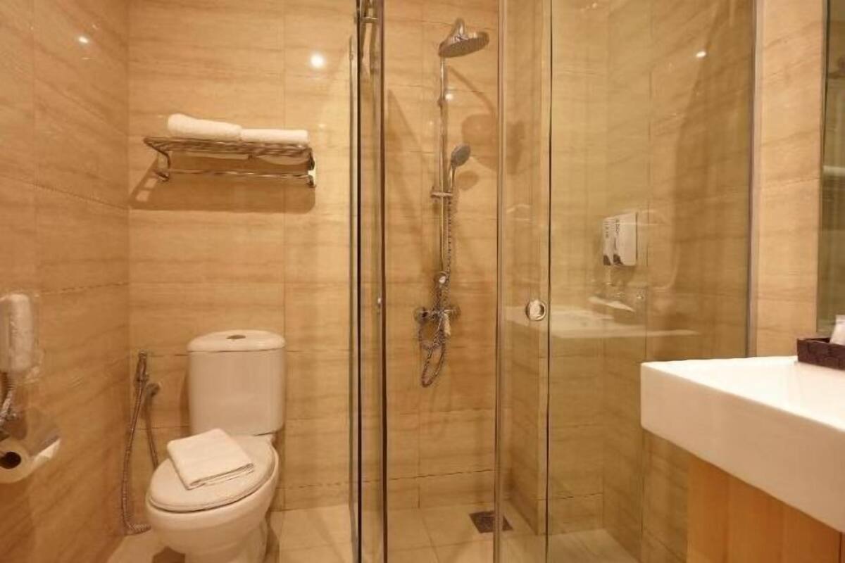 Bathroom | Shower, free toiletries, slippers, bidet