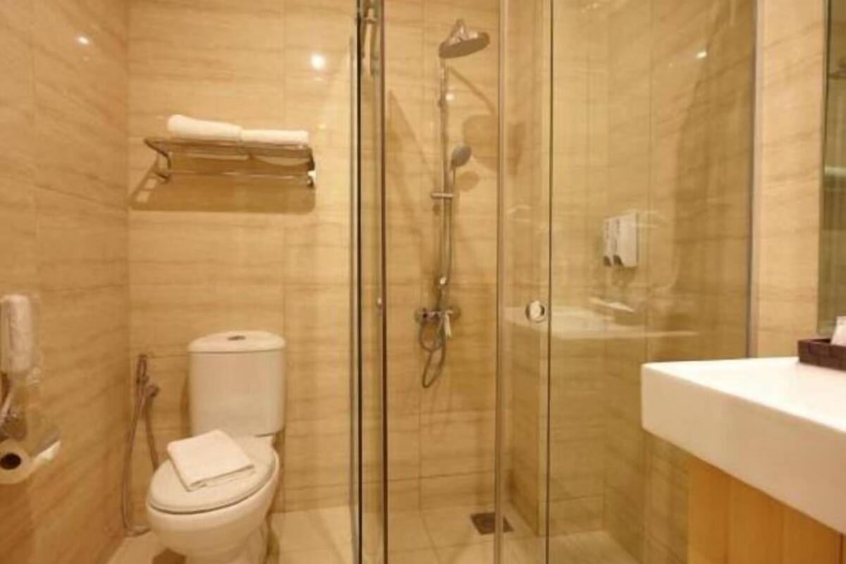 Bathroom | Shower, free toiletries, slippers, bidet