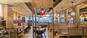 Hotel Six Seasons
