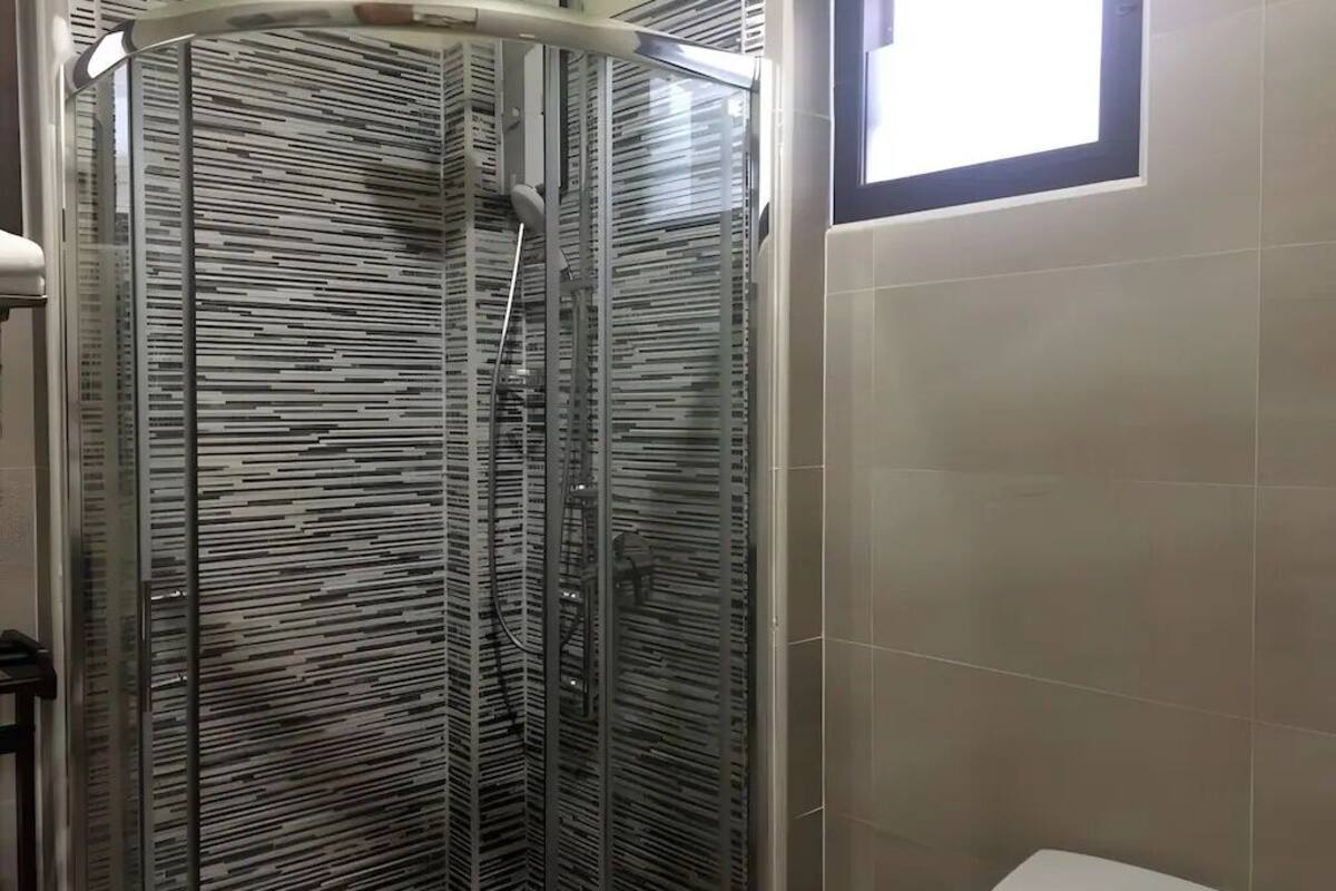 shower, free toiletries, hair dryer, bathrobes