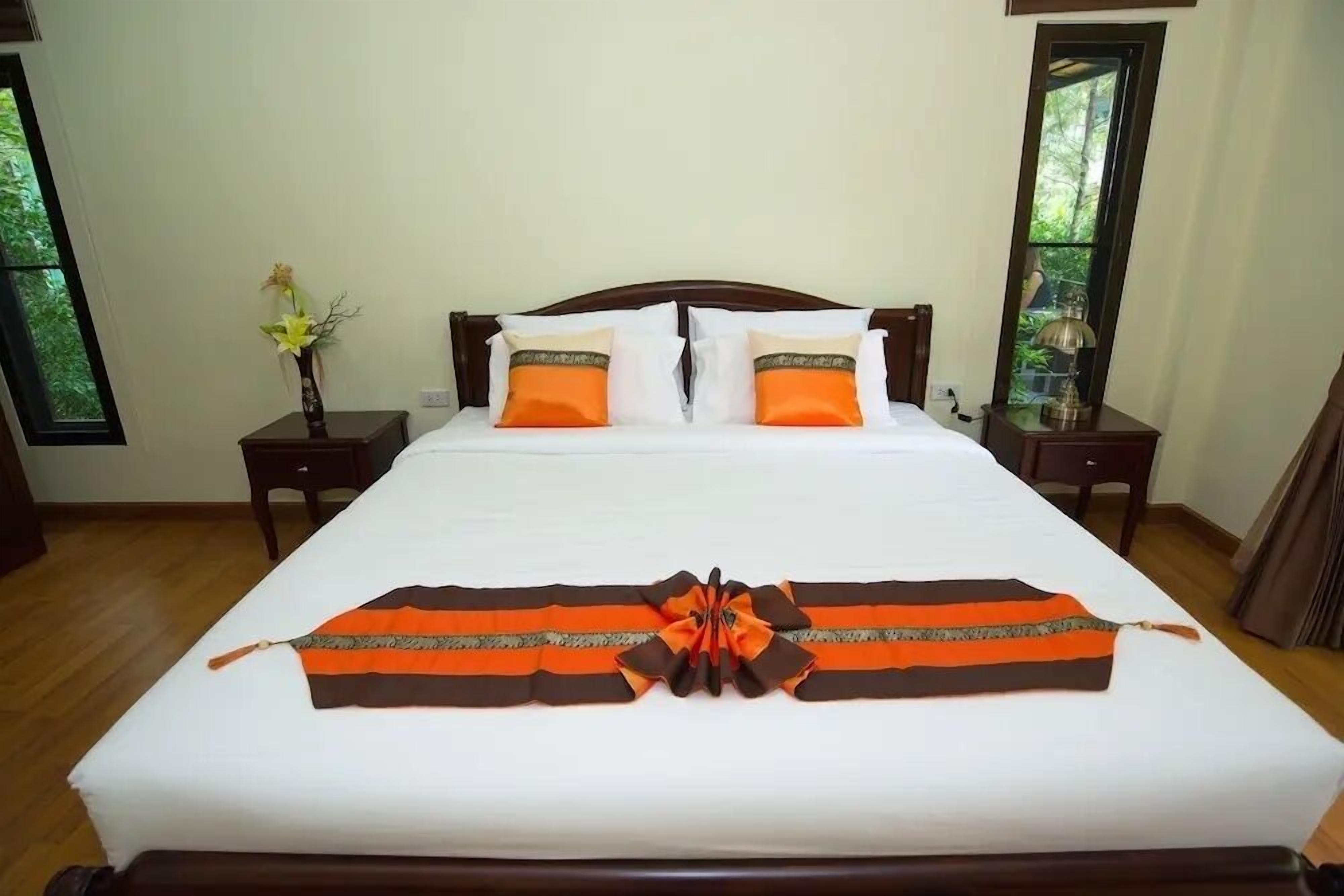 garden villa | minibar, desk, blackout curtains, iron/ironing board