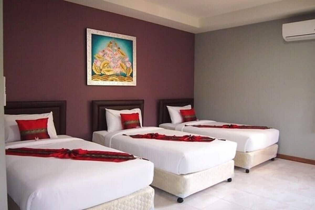 family triple room | minibar, desk, blackout curtains, iron/ironing board