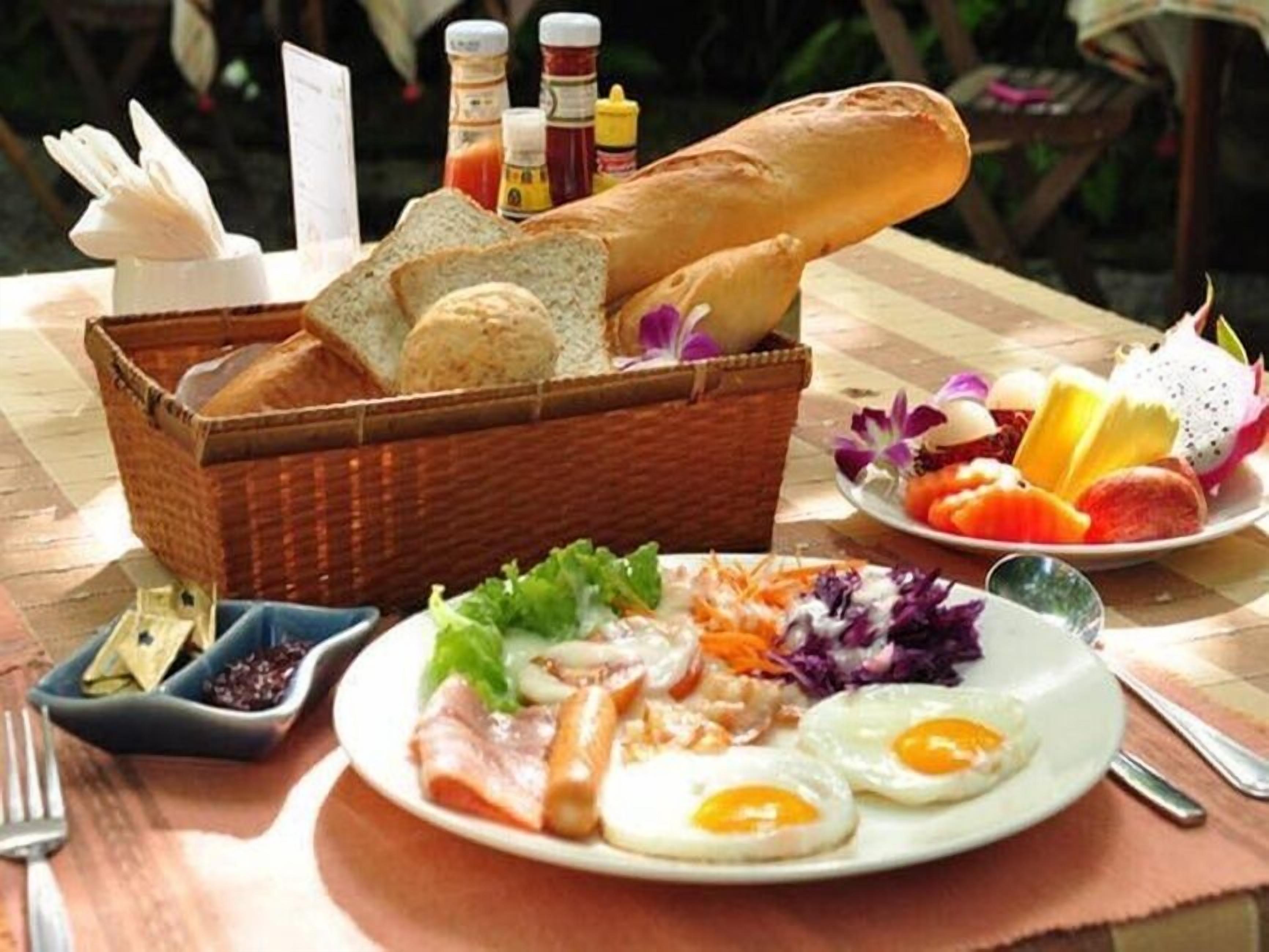 daily full breakfast (thb 250 per person)