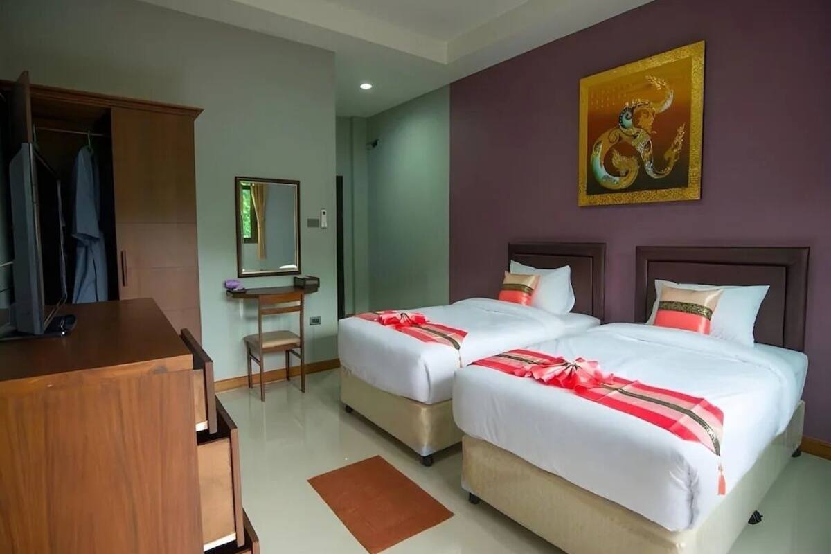 deluxe double or twin room | minibar, desk, blackout curtains, iron/ironing board