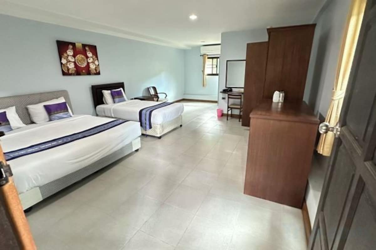 Deluxe Family Room
