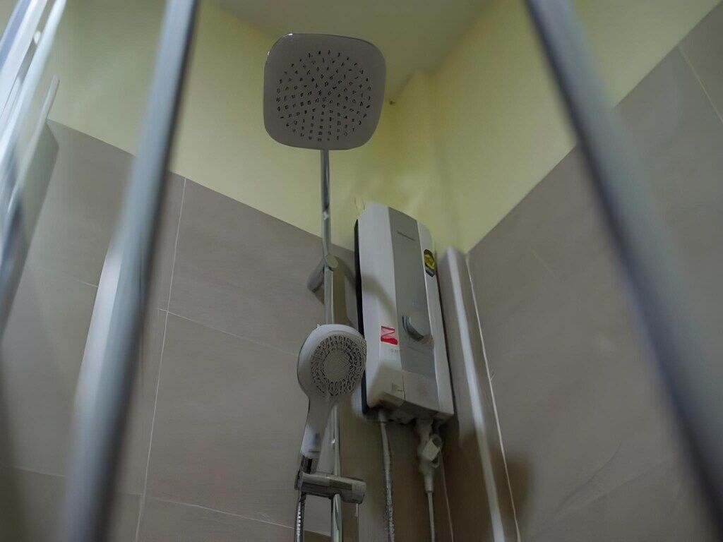 deluxe double or twin room | bathroom | shower, free toiletries, hair dryer, bathrobes