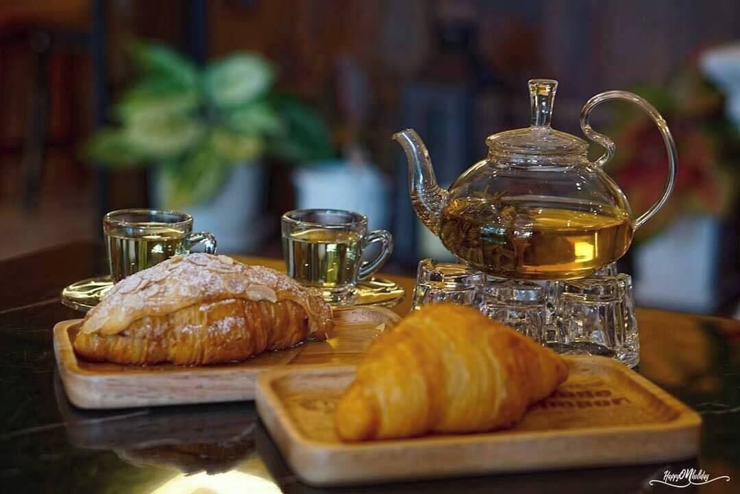 daily full breakfast (thb 250 per person)