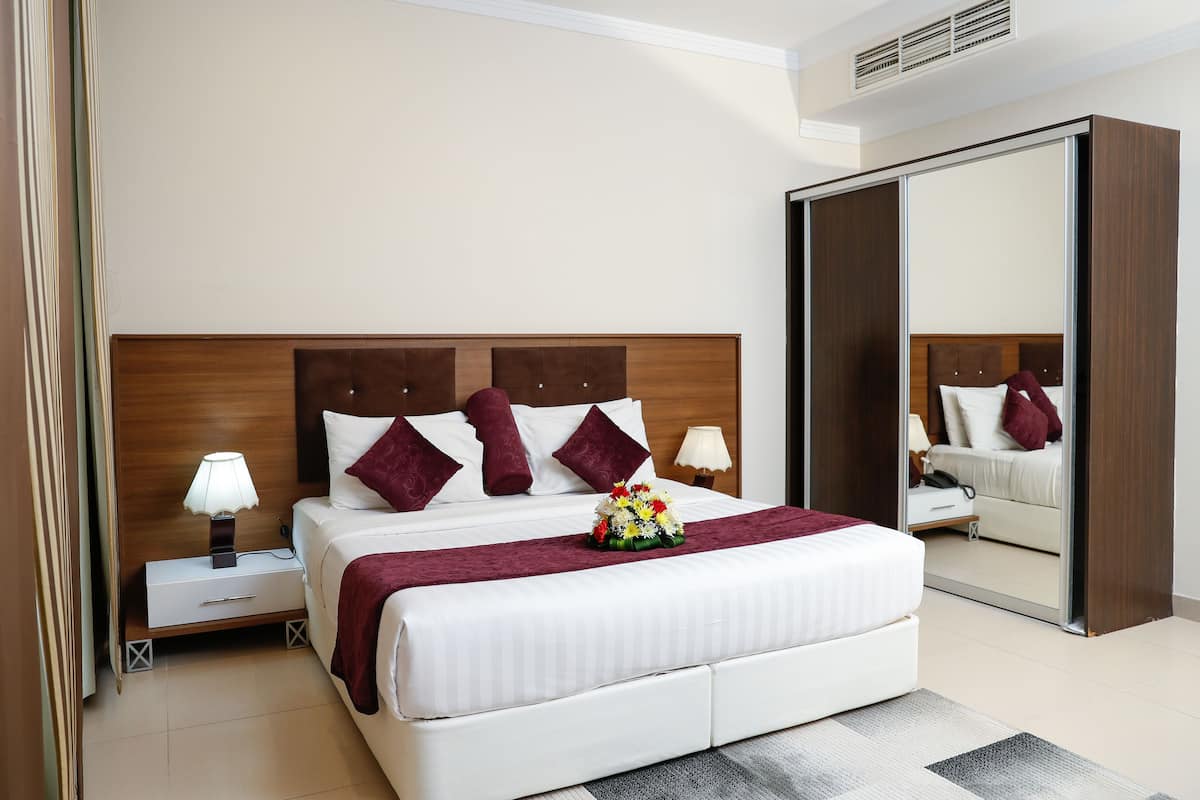 Apartment, 1 Bedroom | In-room safe, free cots/infant beds, rollaway beds, free WiFi