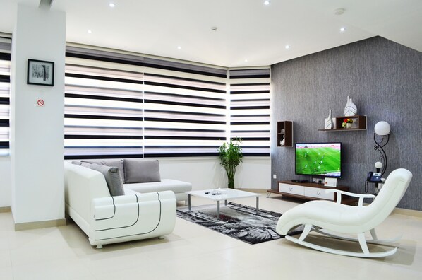 Apartamento, 2 quartos | Cozinha privada | Geladeira grande, micro-ondas, cooktop, cafeteira/chaleira