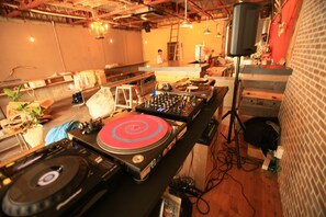 Interior - KAMP Houkan-cho Backpacker's Inn & Lounge - Hostel (Okayama)