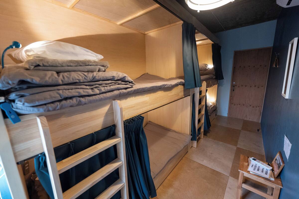 In-room safe, WiFi (free), bed sheets
