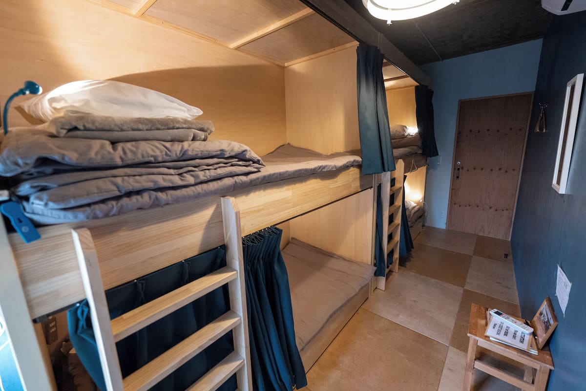 Caja de seguridad en la habitación, wifi gratis y ropa de cama