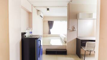Family Suite | Desk, free WiFi, bed sheets