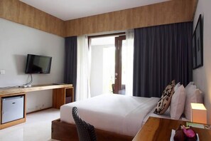 Minibar, coffres-forts dans les chambres, bureau, rideaux occultants