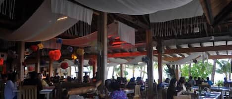 供应早餐、午餐和晚餐,菲律宾菜