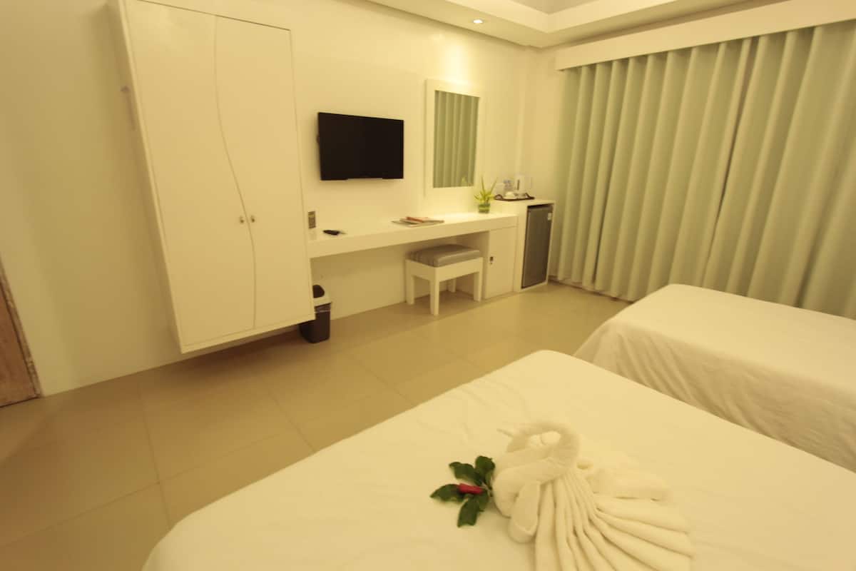 Habitación ejecutiva | Caja de seguridad en la habitación y ropa de cama