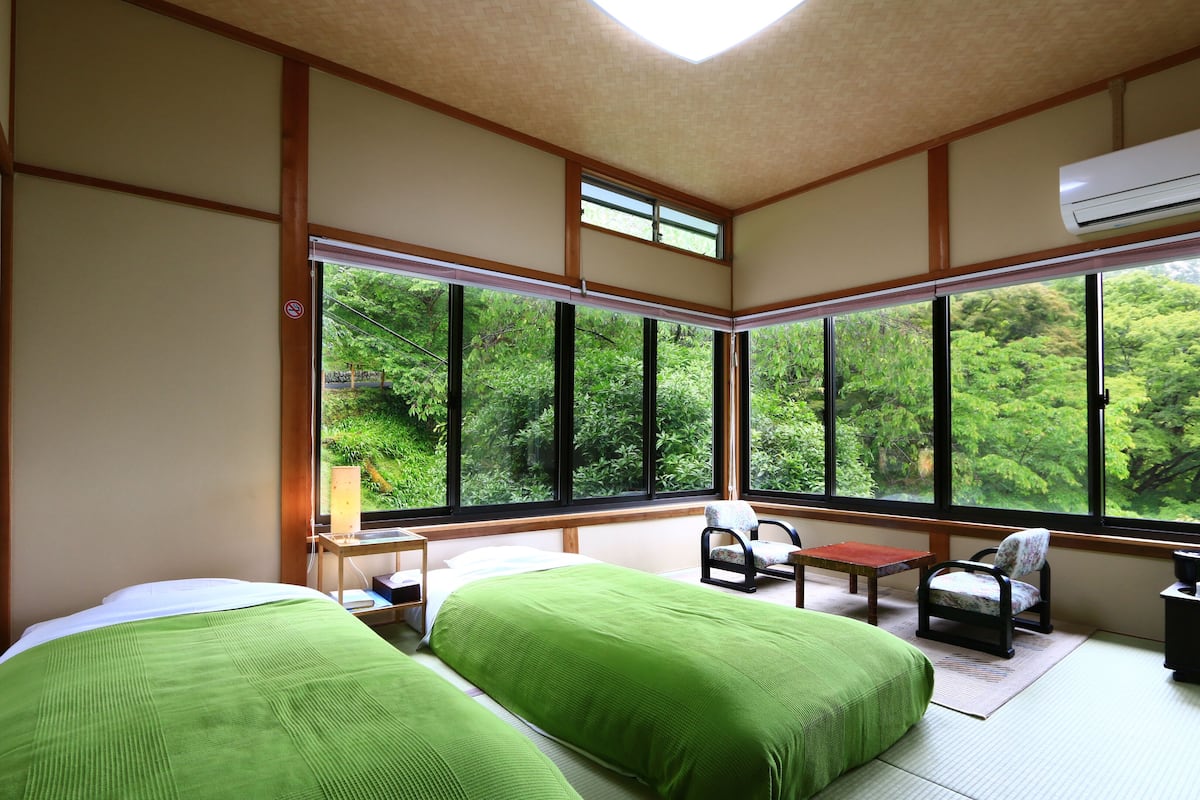 Traditionele Twin kamer, gedeelde badkamer (2 Single Beds) | Beddengoed