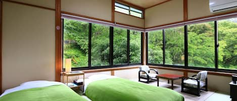 Traditional Twin Room, Shared Bathroom (2 Single Beds) | Bed sheets
