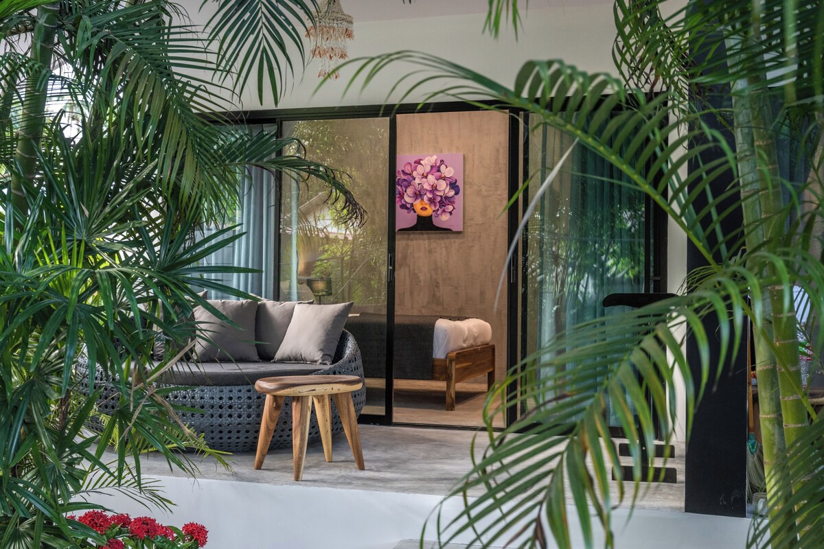 Poolside Bungalow Deluxe | Minibar, in-room safe, free WiFi, bed sheets