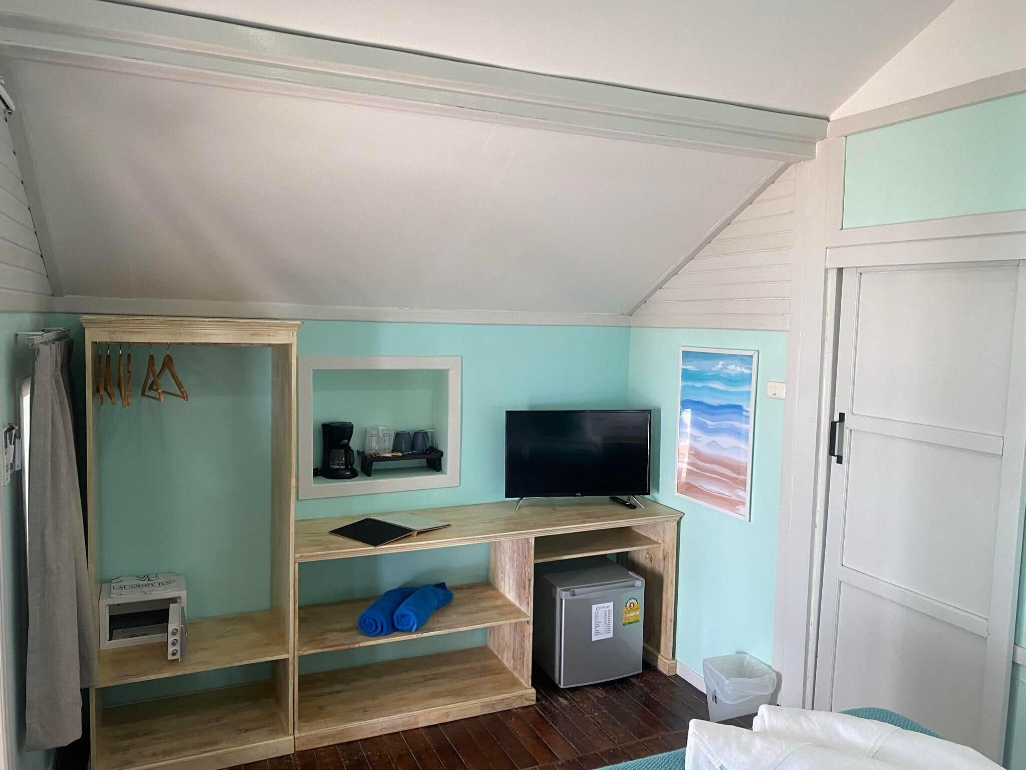 beachfront wooden | room amenity