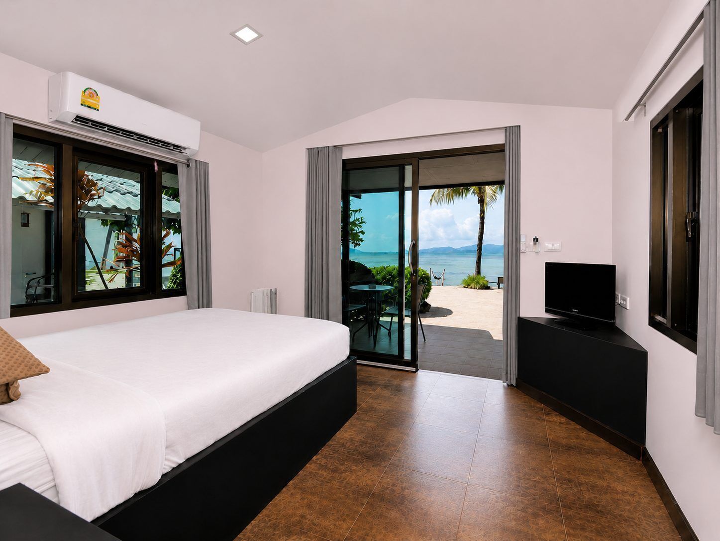 Beach Bungalow | Minibar, in-room safe, free WiFi, bed sheets