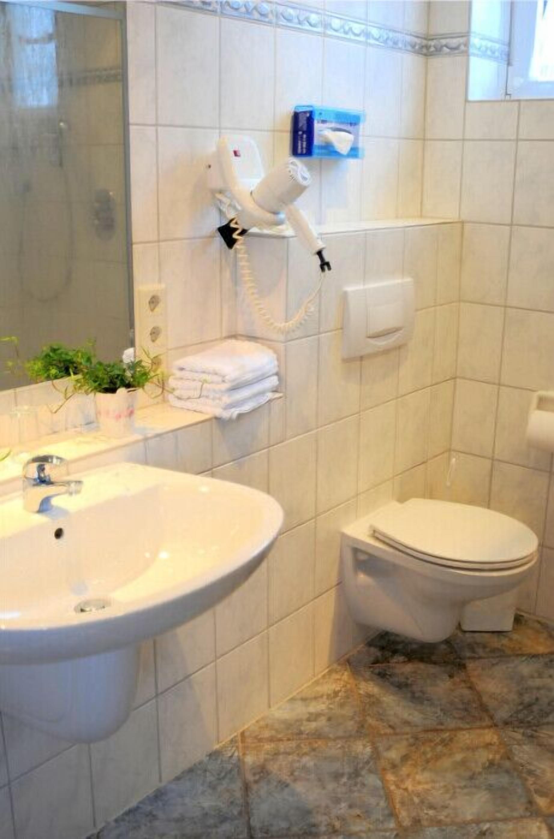 shower, rainfall showerhead, free toiletries, hair dryer