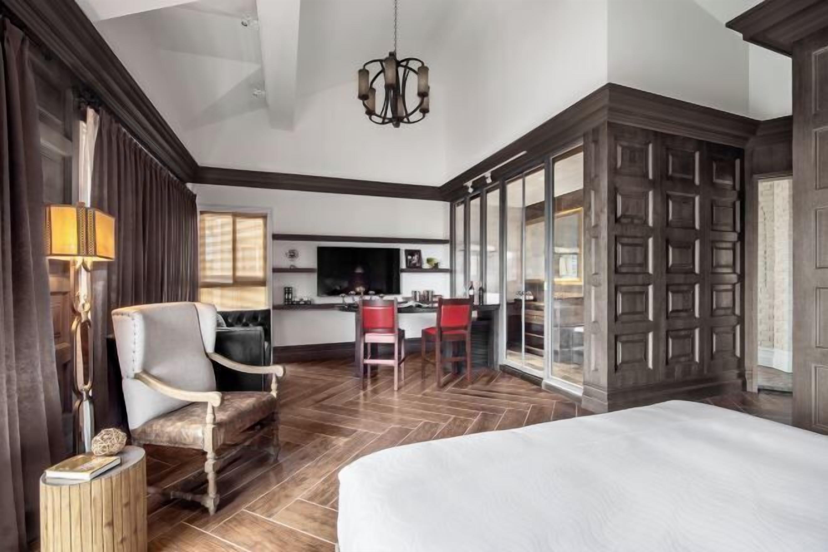 高級寢具、羽絨被、Select Comfort 床墊、客房內保險箱