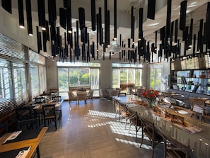 Breakfast, lunch, brunch served; beach views - 4 Sisters Villa (Hengchun)