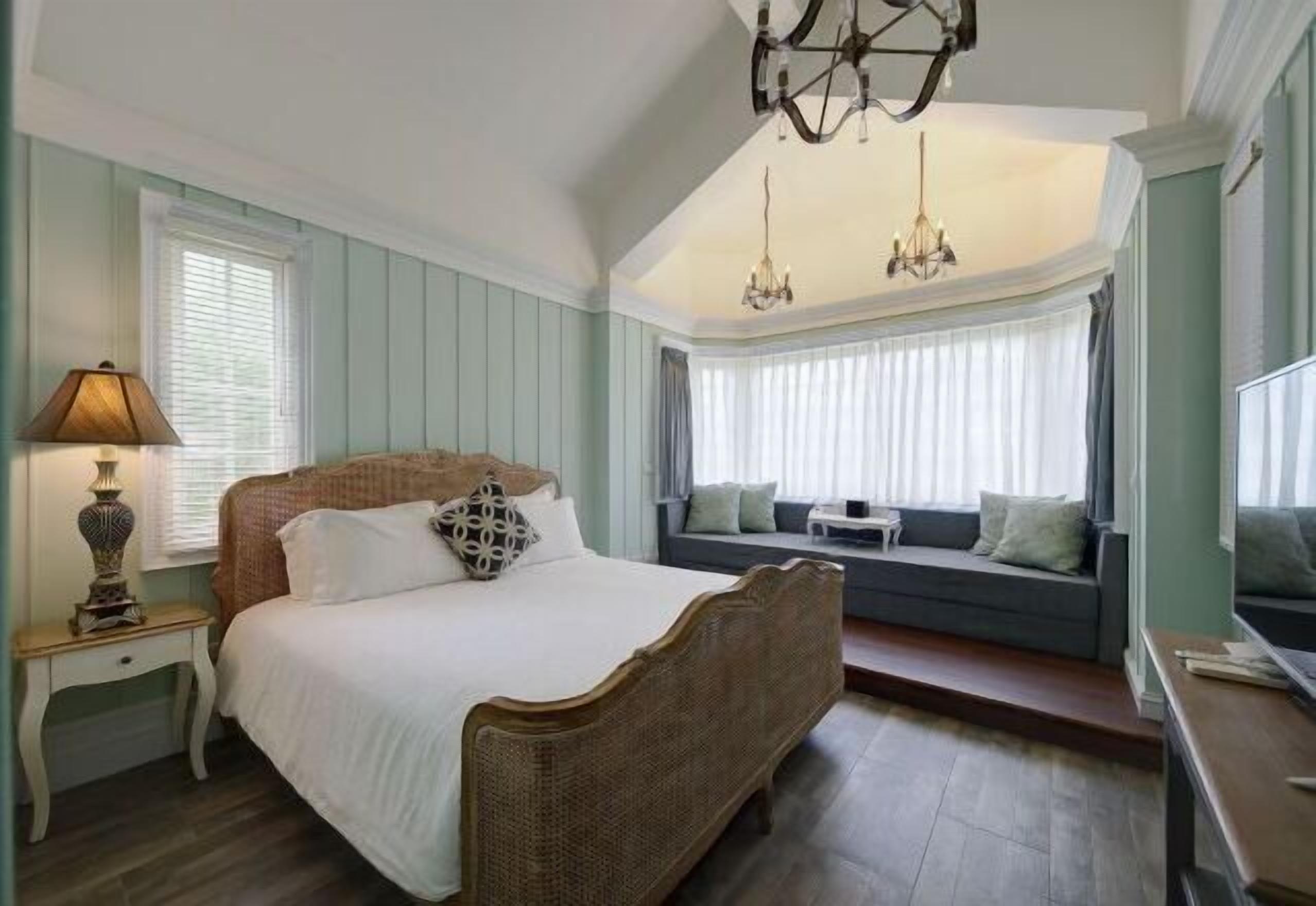 高級寢具、羽絨被、Select Comfort 床墊、客房內保險箱