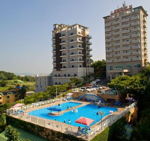 Alberca al aire libre por temporada 