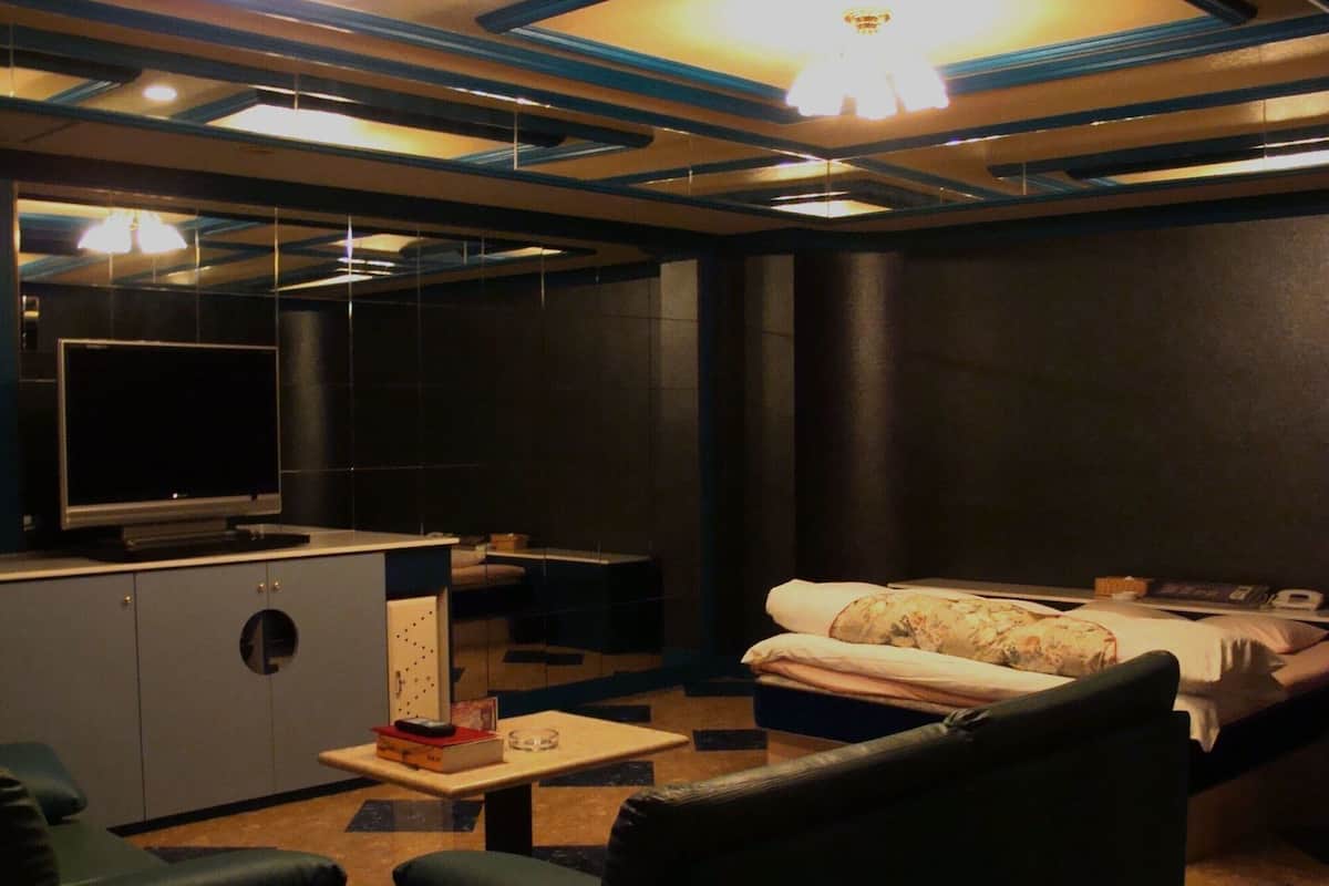 Deluxe Room | Desk