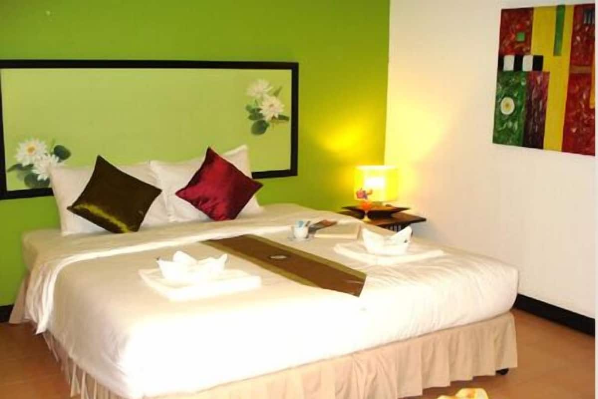 Deluxe Room | Peti besi dalam bilik, meja, katil lipat simpan/tambahan, Wi-fi percuma