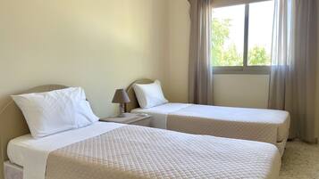 Apartment, 3 Bedrooms, Pool View