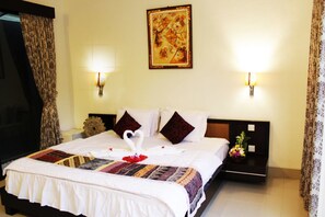 Luxury Villa, 1 King Bed, Pool View