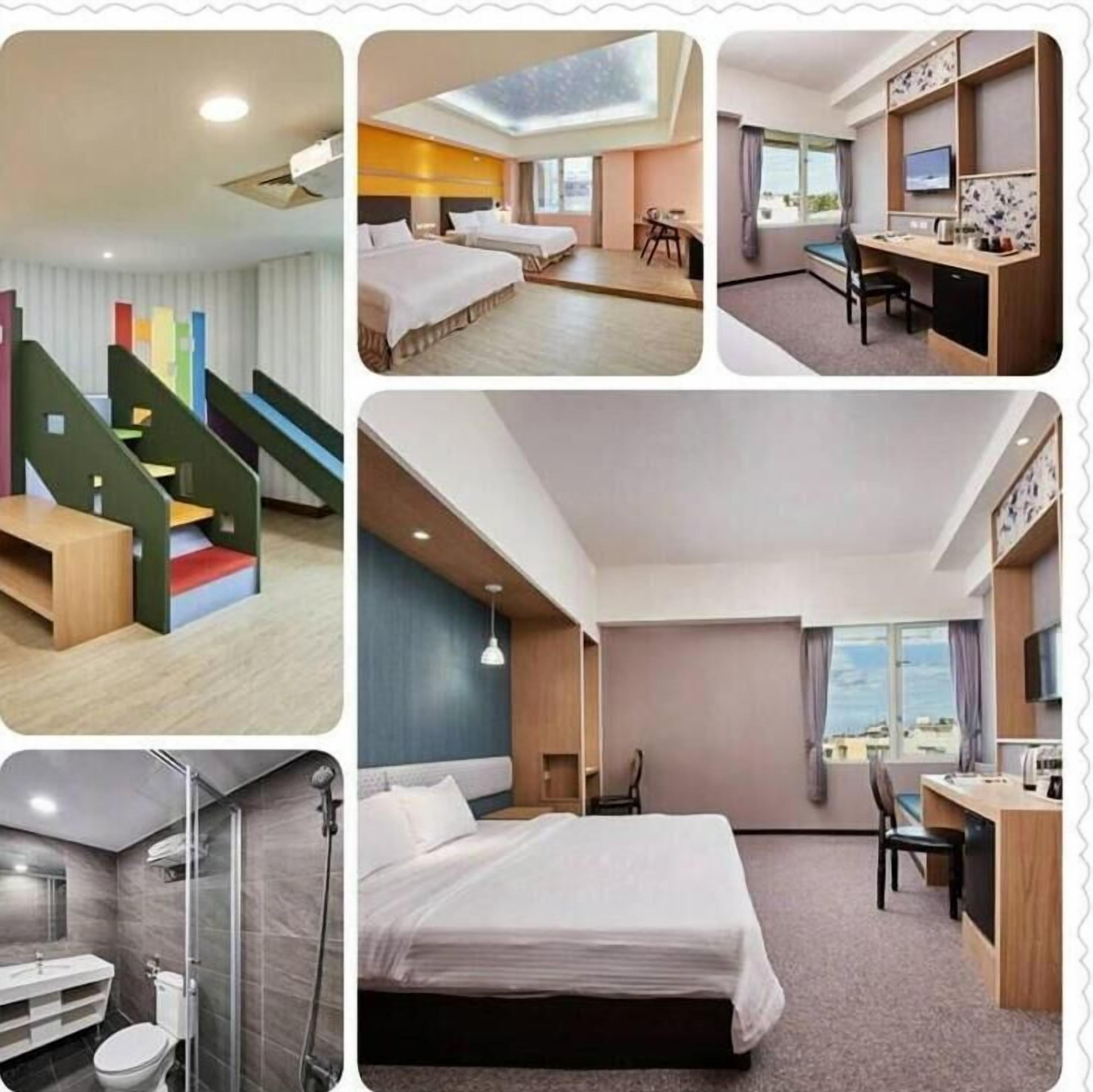 Quarto de hotel com cama, escrivaninha e vista para a cidade.