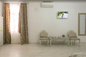 Deluxe Double Room | Room amenity