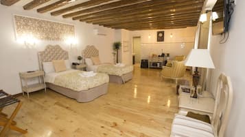 Habitación con 2 camas individuales | Caja fuerte, cortinas opacas, sistema de insonorización y wifi gratis