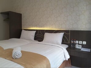 Habitación superior con 2 camas individuales | Escritorio y wifi gratis