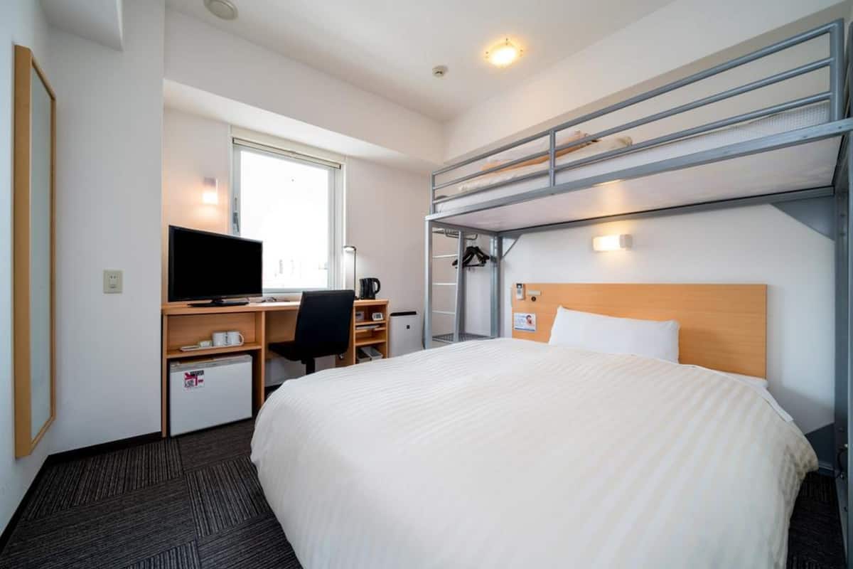 Desk, iron/ironing board, free WiFi, bed sheets