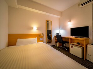 Skrivebord, strykejern/-brett, wi-fi (inkludert) og sengetøy